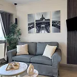 Beautiful Panoramic Terraced Studio In Paris