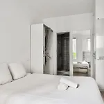 Superb 1Br Flat 2Min Walk From The Metro Station