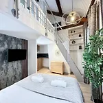 Stylish Duplex In Front Of Buttes-Chaumont