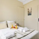 La Plume Suite A Haven Of Peace In Montorgueil