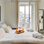 La Plume Suite A Haven Of Peace In Montorgueil