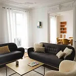Charming 3 Bedroom Haussmannien Apartment In 17Th