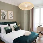 Charming 3 Bedroom Haussmannien Apartment In 17Th