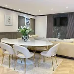 Luxury Family Getaway Near Place Vendome