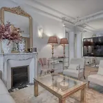 Appartement Montaigne Luxury