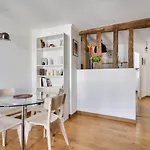 Stunning 1Br Flat With Balcony Near Metro Station