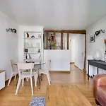 Stunning 1Br Flat With Balcony Near Metro Station