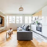 Superb Trocadero Eiffel Tower Apartment