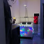 Apartment In Paris With Jaccuzzi