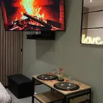 Apartment In Paris With Jaccuzzi