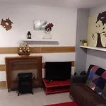 Guesthouse Familial Pour 2,3,4 Personnes De 44M2- Accessible Handic -Rez De Chaussee-Vues Sur Rue Et Patio Prive - Sejour, Chambre Separee-Cuisine,Salle De Bain,Lit Double Et Canape-Lit 2Pers-Entree De La Rue Berzelius-5 Minutes Du Metro Brochant-Lig