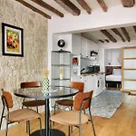 Charming Apartment Paris Louvre