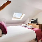 Lovely Parisian Apartment Near The Eiffel Tower