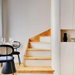 Lovely Parisian Apartment Near The Eiffel Tower