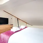 Lovely Parisian Apartment Near The Eiffel Tower