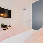 Elegant Apartment - 2Br 6P - Canal St Martin