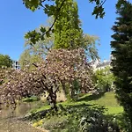 Paris 17 - Coeur Batignolles - Beau Studio 10 M2 -110 Sqf - Etat Neuf - Calme - Ideal Une Personne - Single Occupancy