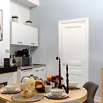 Charme Parisien Studio Cosy Pour 4 Personnes