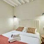 Apartment Pantheon Notre Dame By Studio Prestige