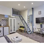 Studio Center Of Paris Montmartre By Studio Prestige