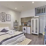 Studio Center Of Paris Montmartre By Studio Prestige