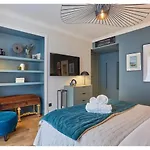 Apartment Notre Dame De Paris By Studio Prestige
