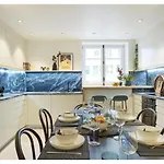 Apartment Notre Dame De Paris By Studio Prestige