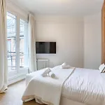 Appartement De Luxe Avec Terrasse Sur Les Champs Elysees