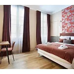 Apartment Champ De Mars - Tour Eiffel By Studio Prestige