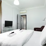 Logement Moderne Avec Cuisine Equipee Et Balcon