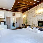 Upper Class Suites - Rue Saint Honore