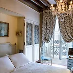 Hotel Caron De Beaumarchais