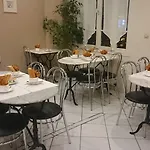 Acacia Hotel