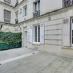 Pick A Flat\'S Apartment In Montmartre - Rue Des Martyrs Studio