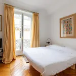 Veeve - Artistic In Pigalle
