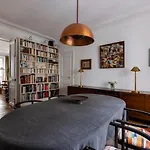 Veeve - Artistic In Pigalle