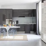 Central Paris - Eiffel Tower View Apartment - 30 Nuits Min