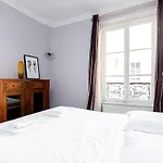Central Paris - Eiffel Tower View Apartment - 30 Nuits Min