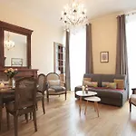 Appartements Paris Centre - At Home Hotel