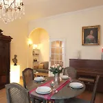 Appartements Paris Centre - At Home Hotel