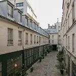 Charmant studio neuf proche des Invalides (D01)