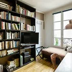 Left Bank Deluxe Apartment