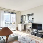 Charming Apartment With Terrace By Weekome