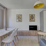 Charming Apartment In The Heart Of The 19Th