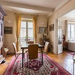 Veeve - Quai Aux Fleurs Apartment