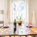 Bohemian Studio In Montmartre By Guestready
