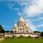 Bohemian Studio In Montmartre By Guestready