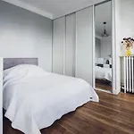 Superb Bright Studio Next To The Seine
