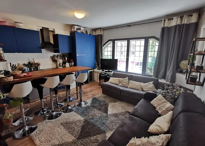 Central & Nice ! 3 Bedrooms, 2 Bathrooms
