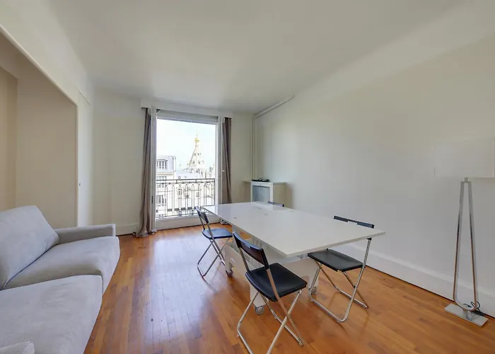 Elux Paris